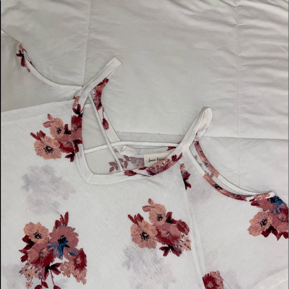 ☞Free Kisses Floral Cold Shoulder Top☜